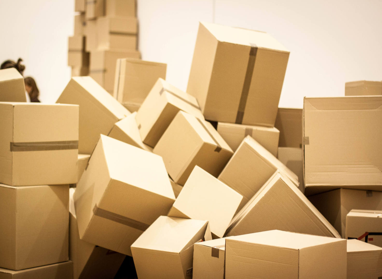 Gran acumulación de cajas transformada por el juego.