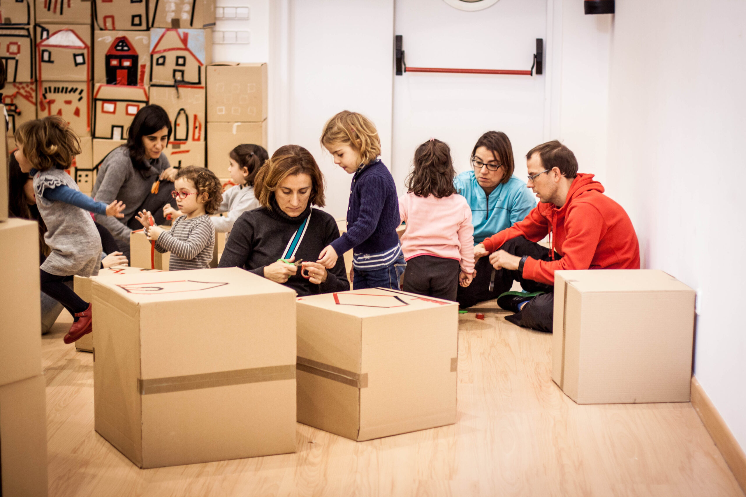 Grupo reunido para iniciar una construcción colectiva.