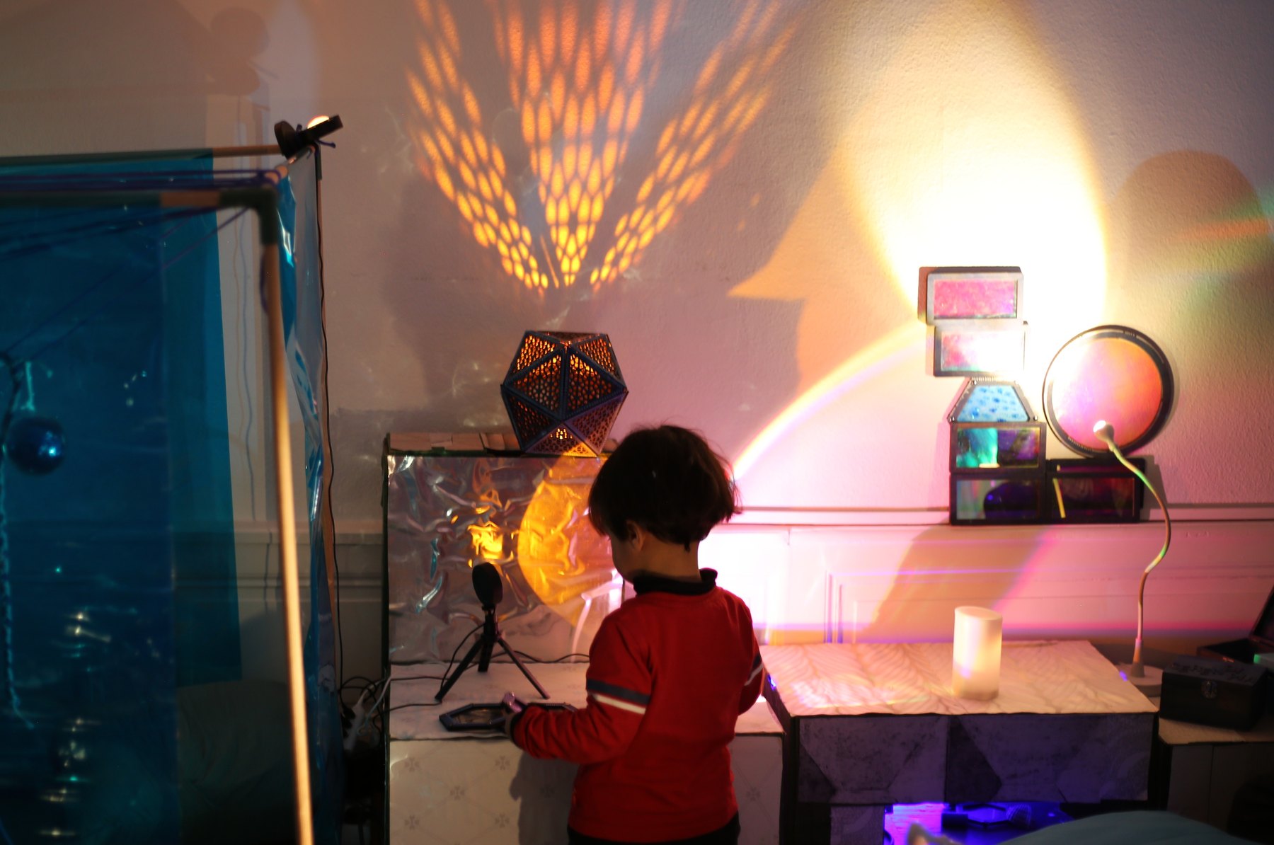 Familias explorando las islas sensoriales, imagen 32.
