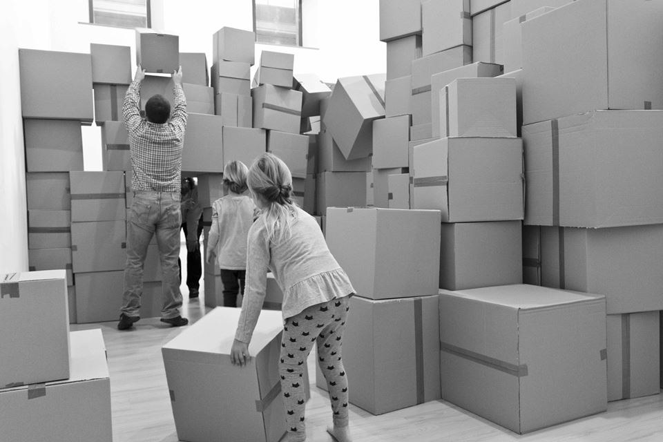 Construcción colectiva de una arquitectura de cajas.