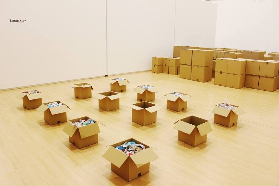 Sistema modular realizado con cajas abiertas.