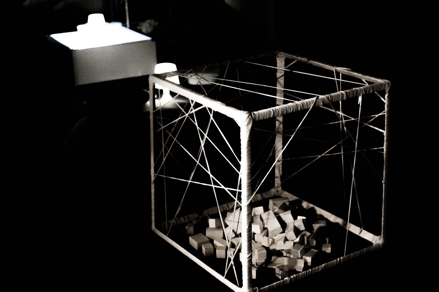 Luz y texturas dentro de la instalación, imagen 13.