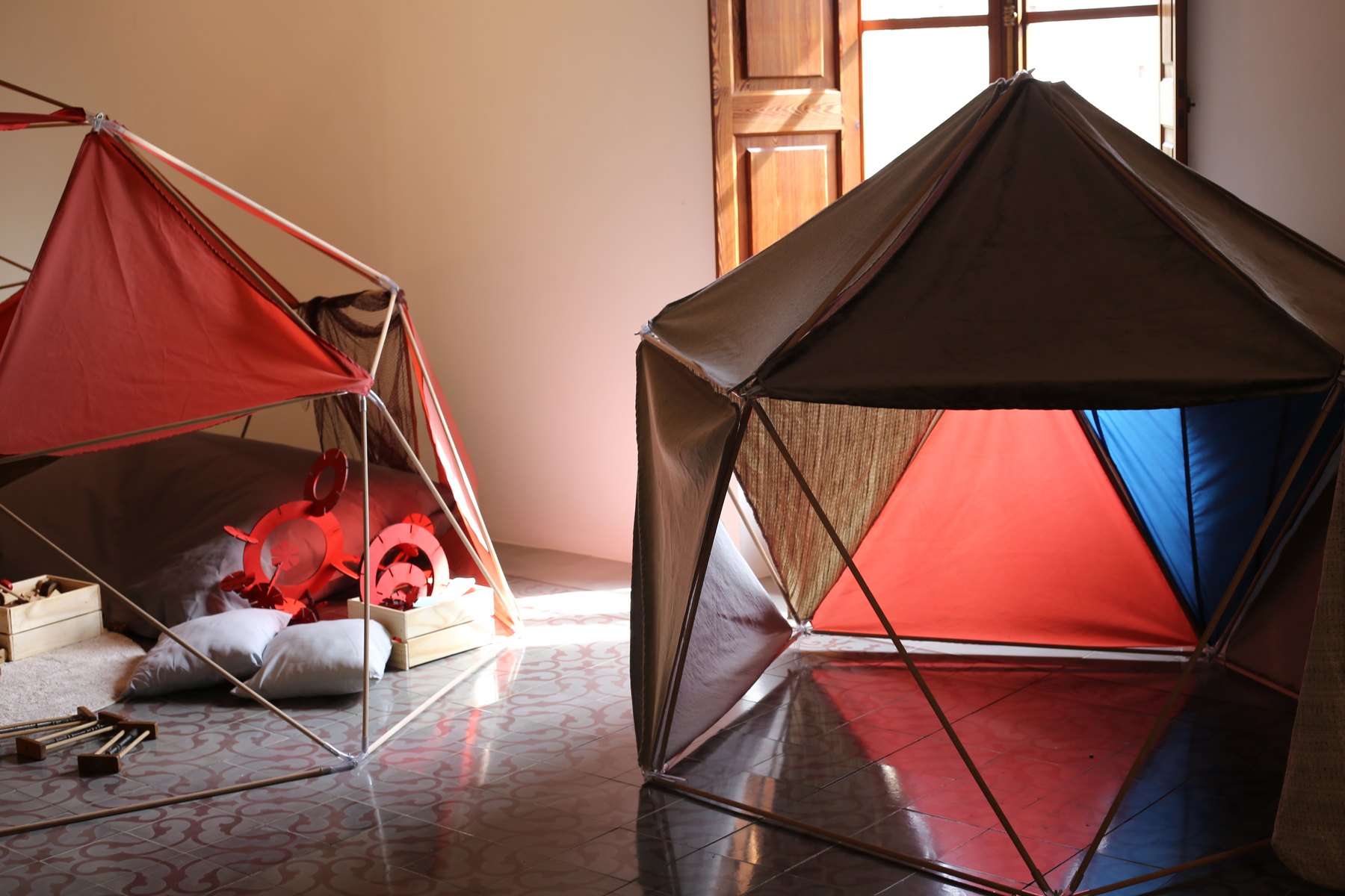 Refugios y estructuras habitables dentro del museo, imagen 33.