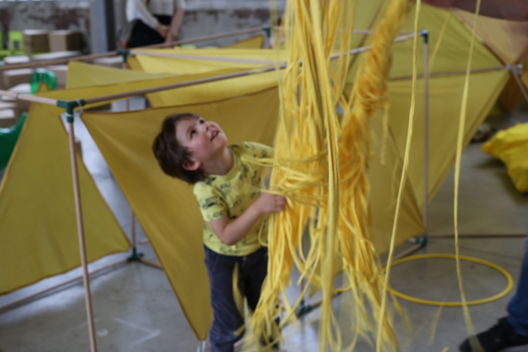 Exploración infantil entre materiales y color, imagen 12.