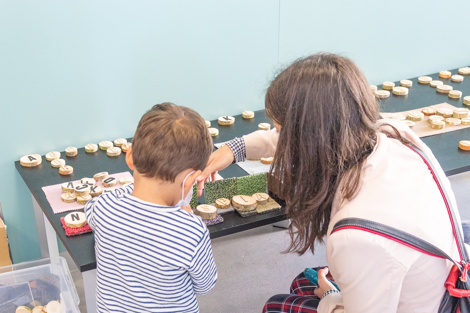Talleres puntuales de Createctura en el Centro Cívico Cazoña: letras, palabras y recorridos.