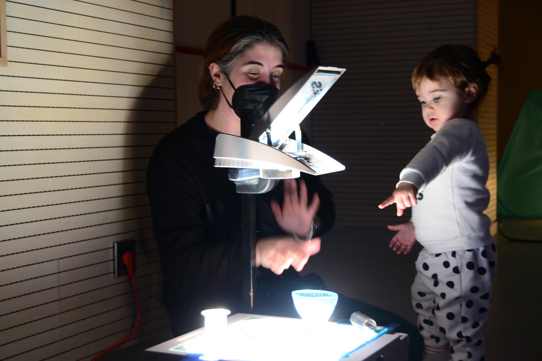 Talleres puntuales de Createctura en el Centro Cívico Cazoña: luz compartida.