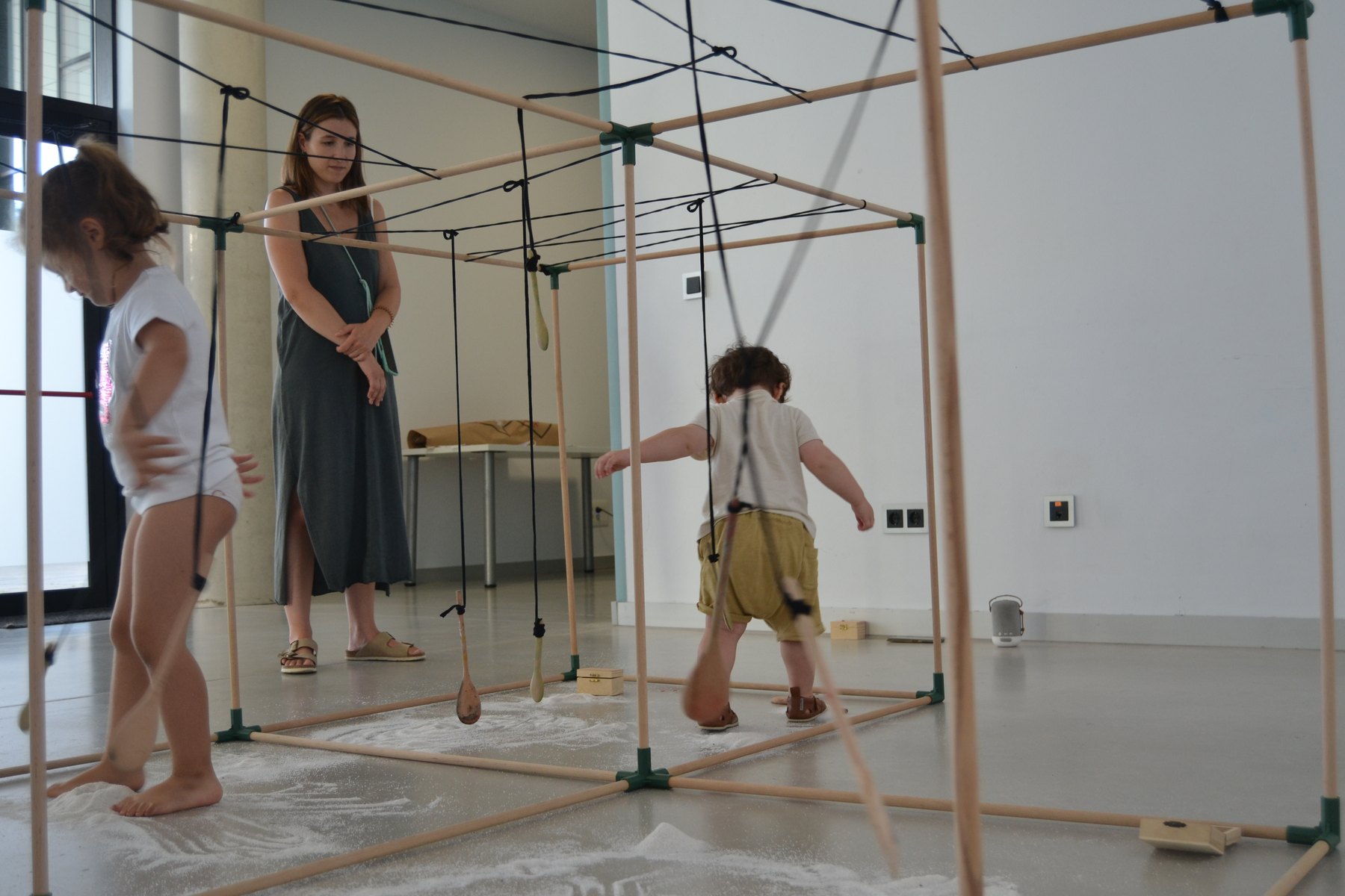 Talleres puntuales de Createctura en el Centro Cívico Cazoña: estructuras en tensión.