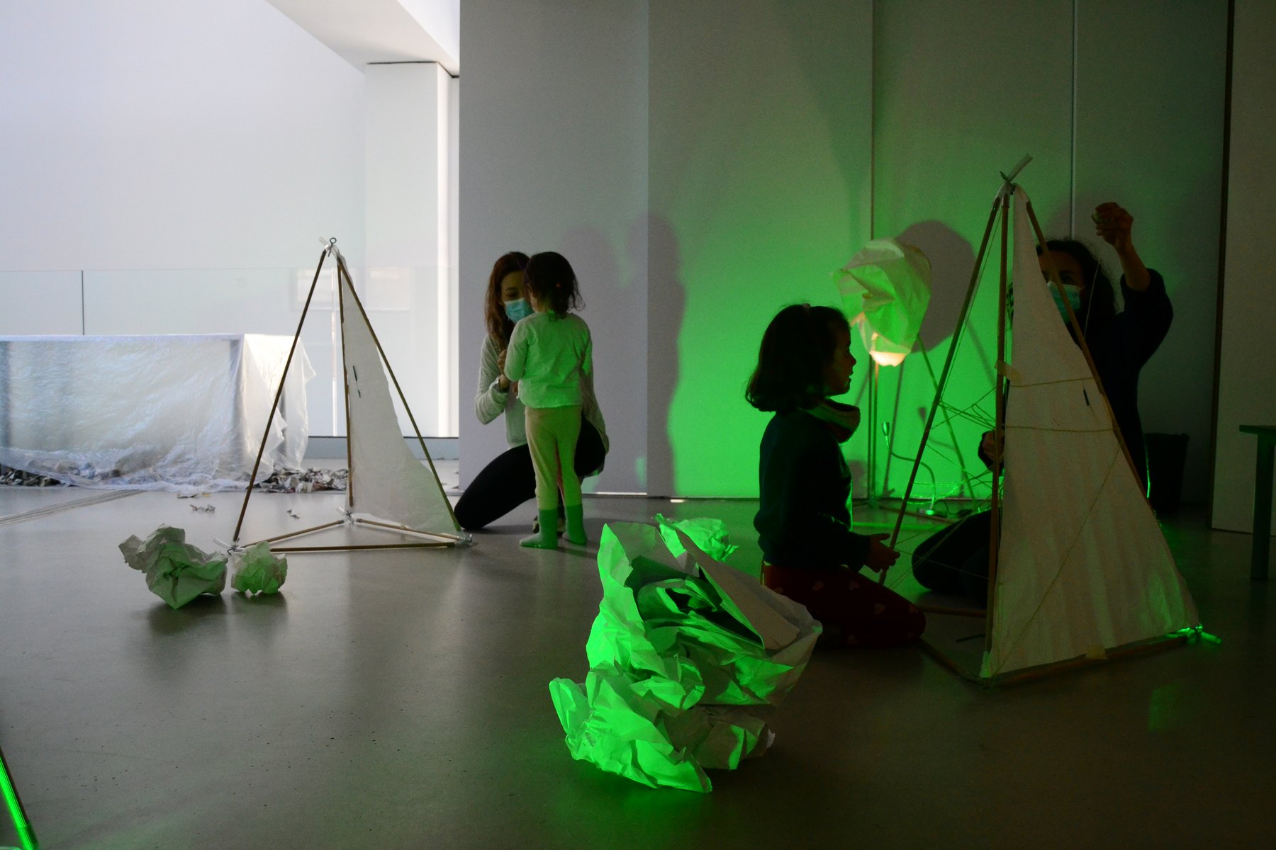 Talleres puntuales de Createctura en el Centro Cívico Cazoña: sombras verdes.
