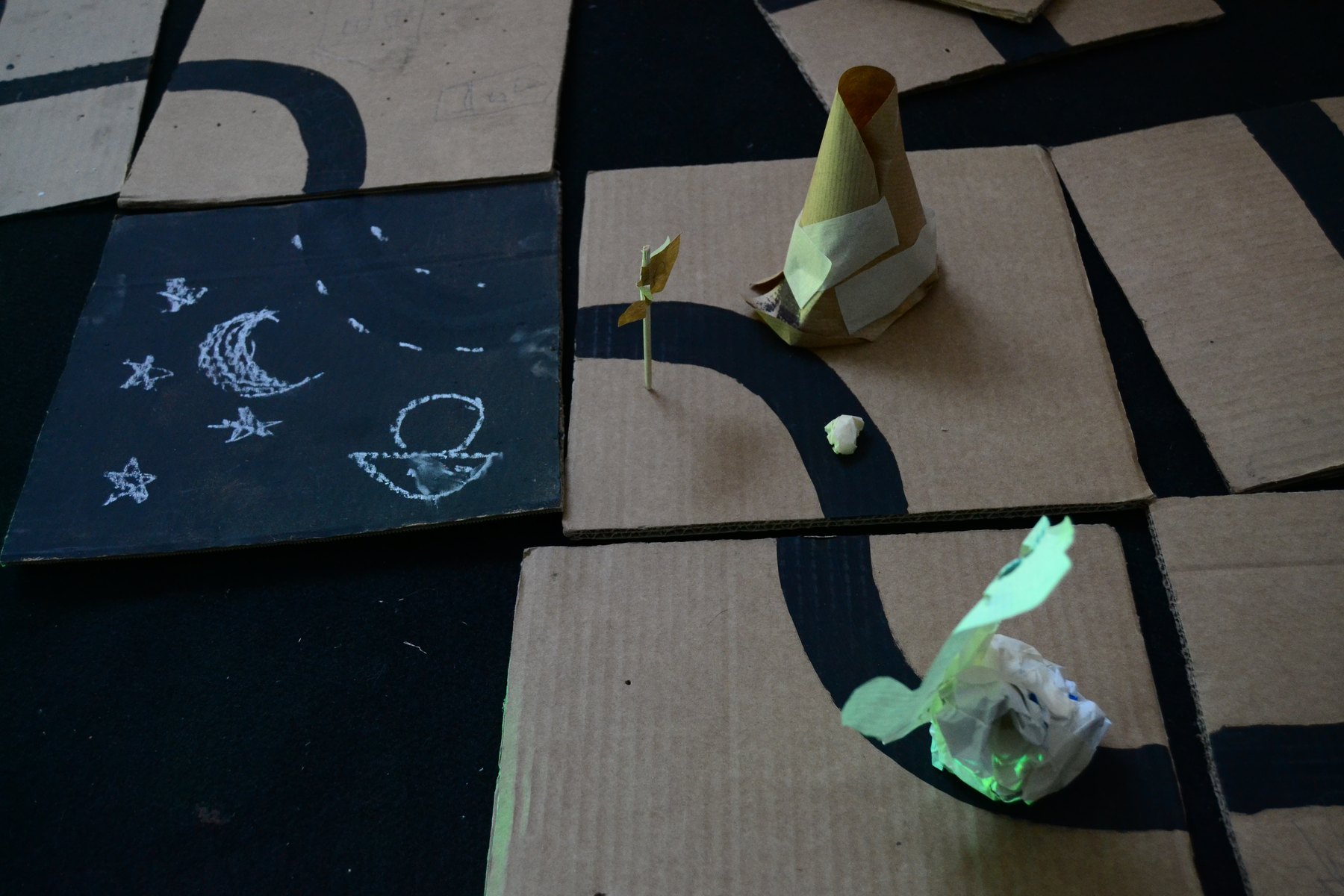 Talleres puntuales de Createctura en el Centro Cívico Cazoña: pequeñas constelaciones.