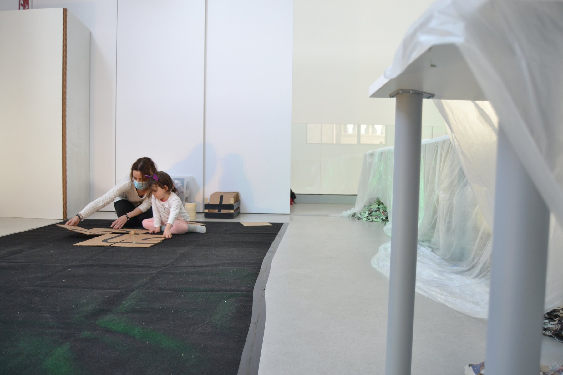 Talleres puntuales de Createctura en el Centro Cívico Cazoña: un espacio dentro de otro.