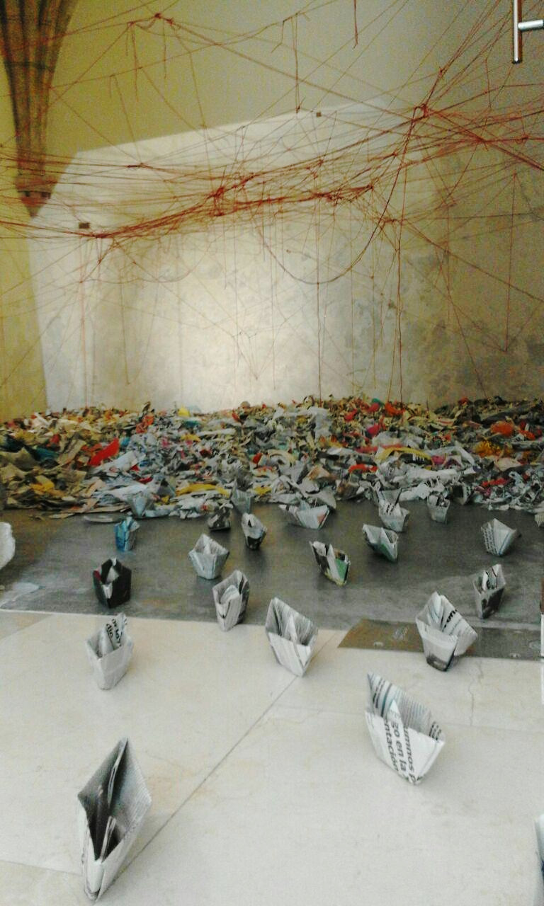 Registro del suelo y materiales tras la construcción colectiva.
